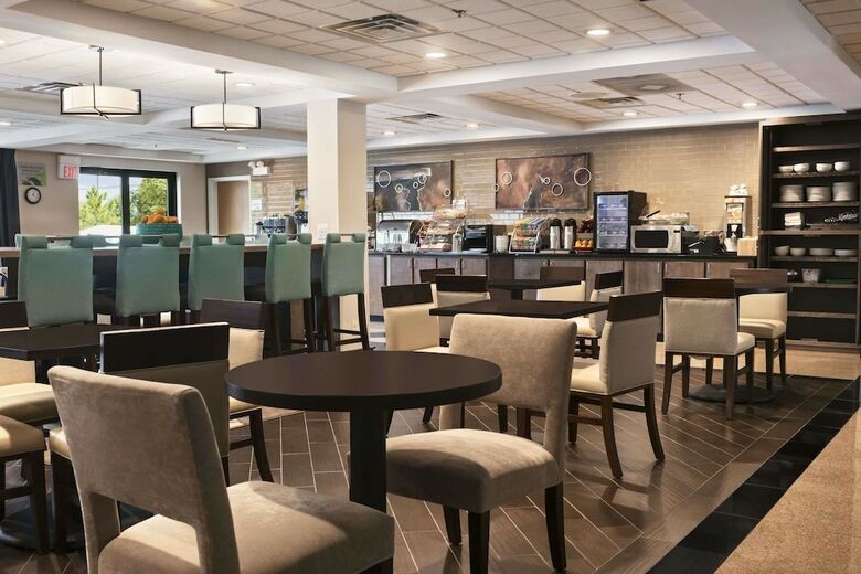 Hotel Wingate By Wyndham Schaumburg / Convention Center