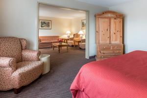 Hotel Clarion Inn & Suites