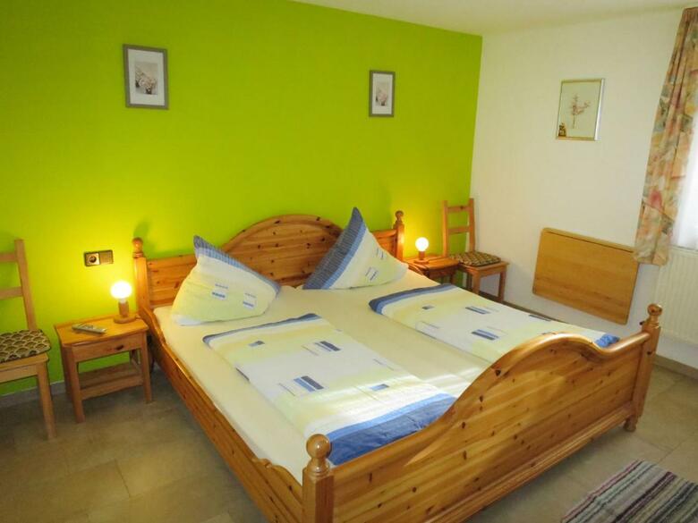 Apartment Dreser