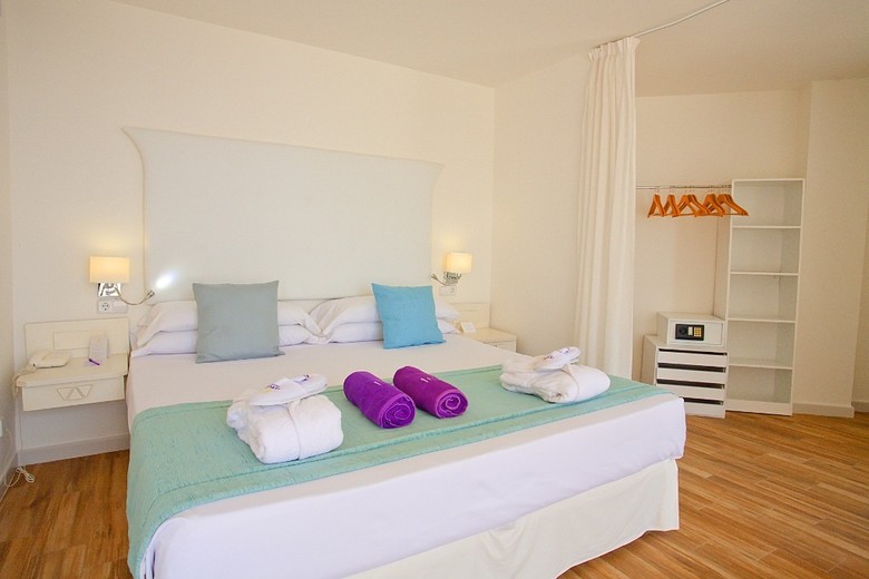 Hotel Fergus Style Cala Blanca Suites