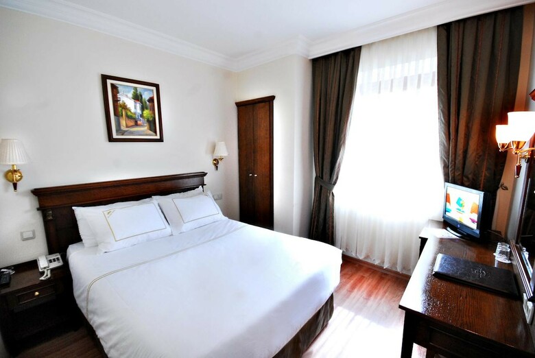 Golden Crown Hotel