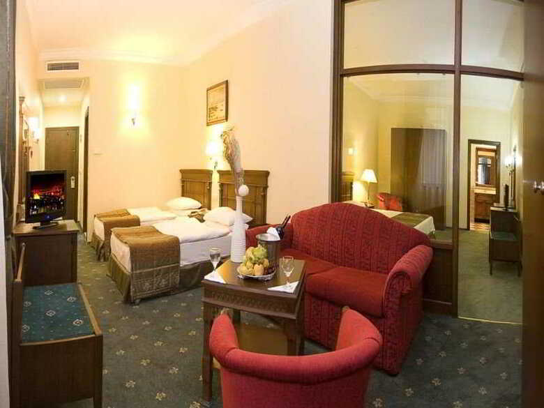 Golden Crown Hotel