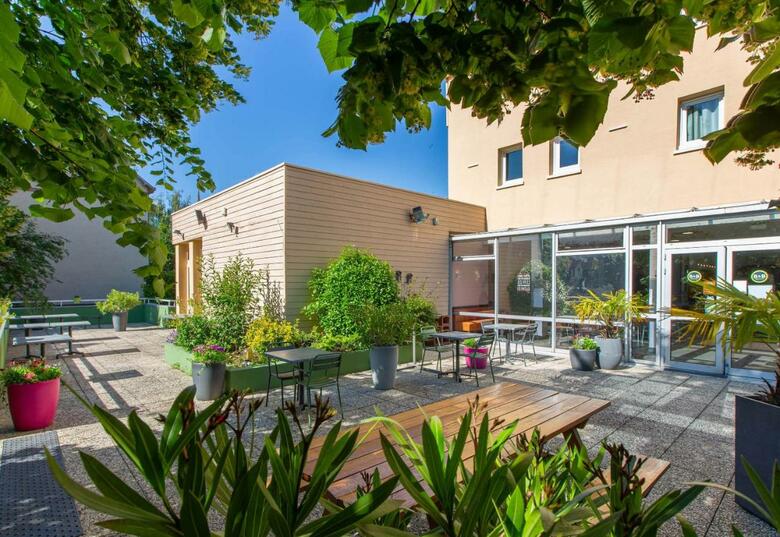 B&B Hotel Chartres Centre Cath�drale