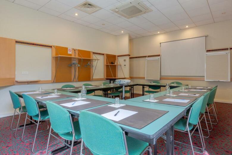 B&B Hotel Chartres Centre Cath�drale
