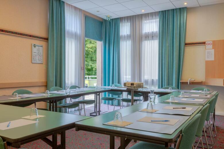 B&B Hotel Chartres Centre Cath�drale
