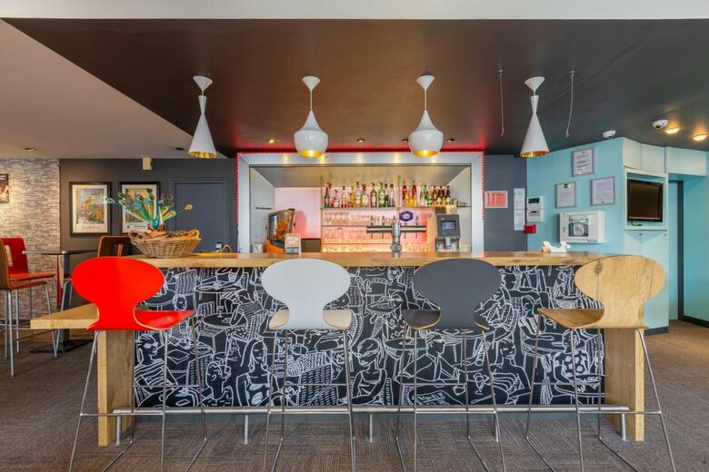B&B Hotel Chartres Centre Cath�drale