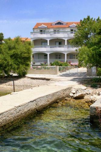 Apartment Brodarica 4195a