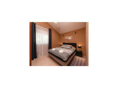 Six-bedroom Holiday Home In Stanici
