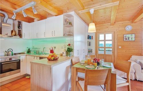 Three-bedroom Holiday Home In Donja Stubica
