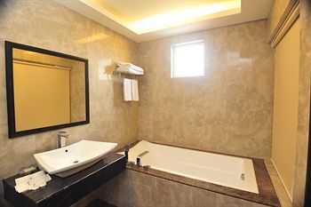 Hotel Hallmark Crown