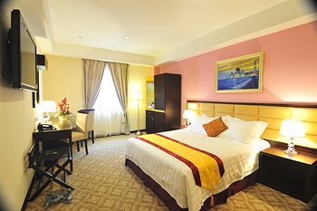 Hotel Hallmark Crown