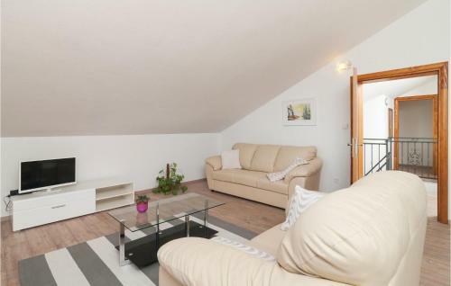Five-bedroom Holiday Home In Donji Humag