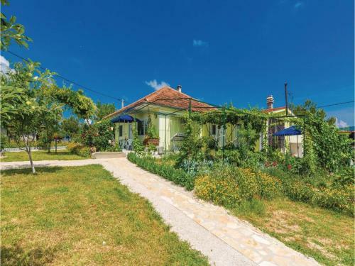 Two-bedroom Holiday Home In Donji Karin