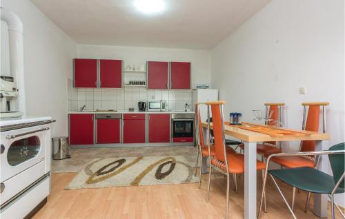Two-bedroom Holiday Home In Donji Karin