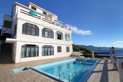 Apartment Zavalatica 183d