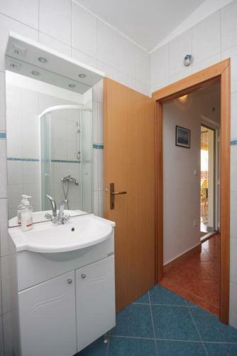 Apartment Zdrelac 8285a