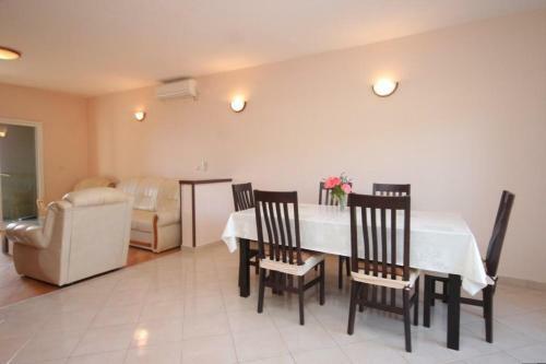 Apartment Banj 8242a