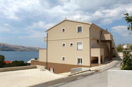 Apartments With A Parking Space Metajna (pag) - 4116
