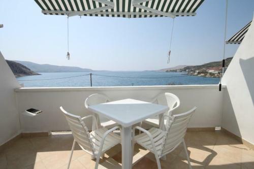 Apartment Metajna 6466c