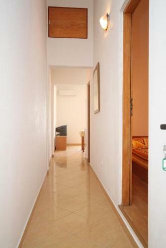 Apartment Metajna 6466c