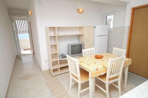 Apartment Metajna 6466a