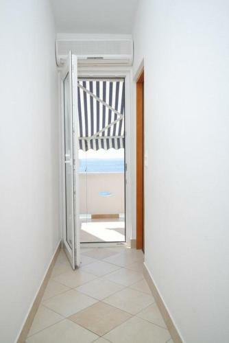 Apartment Metajna 6466a