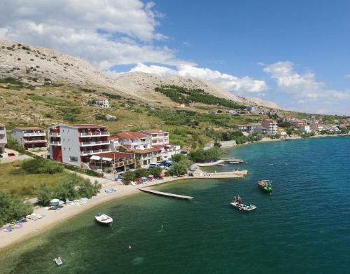 Hostal Double Room Metajna 3305v