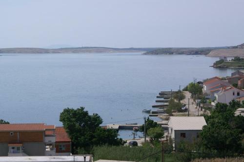 Apartments With A Parking Space Metajna (pag) - 4115