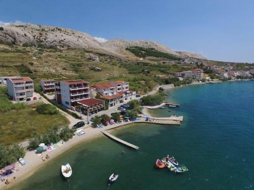 Hostal Quadruple Room Metajna 3305m