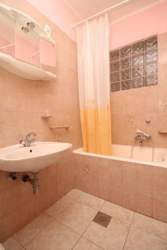 Apartment Metajna 6497c