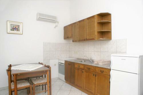 Apartment Metajna 4116c