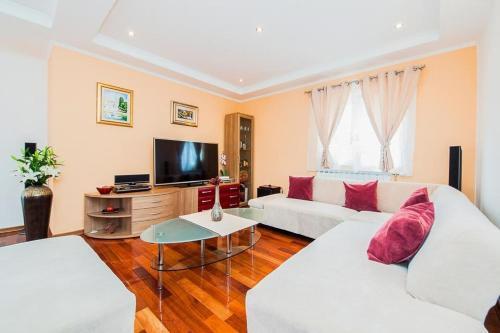 Zvekovica Villa Sleeps 9 Pool Air Con Wifi