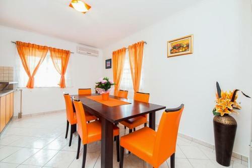 Zvekovica Villa Sleeps 9 Pool Air Con Wifi