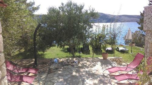 Stara Novalja Apartment Sleeps 2 Air Con Wifi