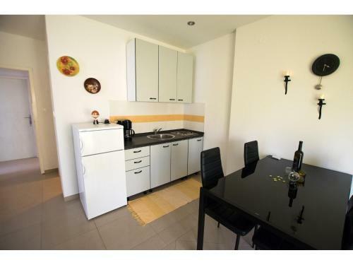Apartments Tro?elj