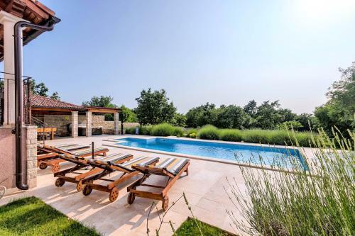 Stokovci Villa Sleeps 10 Pool Air Con Wifi