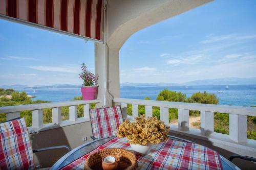 Apartment Necujam 13726d