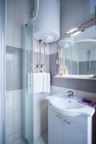 Apartment Necujam 13726d