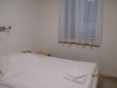 Apartments With Wifi Necujam (solta) - 12500