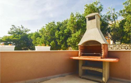 Three-bedroom Apartment In Mali Rat