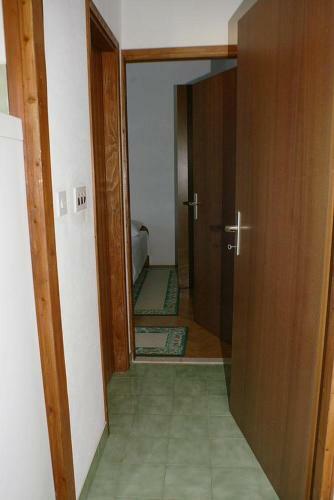 Apartments With A Parking Space Mirca (brac) - 730