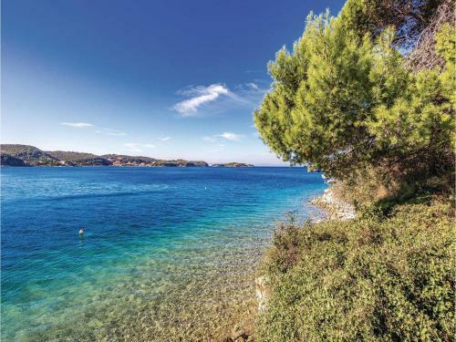 One-bedroom Apartment In Supetarska Draga