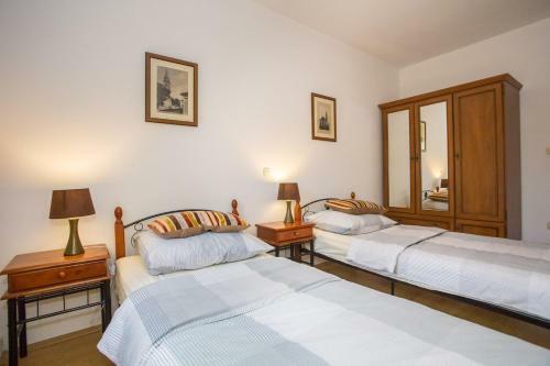 Villa Leon, Wonderful Family Apartment With Pool