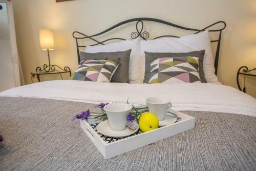 Villa Leon, Wonderful Family Apartment With Pool