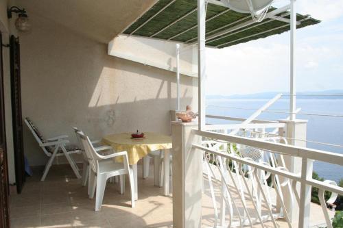 Apartments By The Sea Stanici (Omis) - 1028
