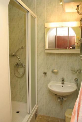 Apartments By The Sea Stanici (Omis) - 1028