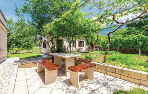 One-bedroom Apartment In Tribalj