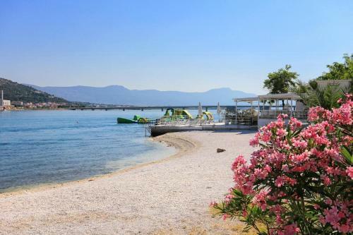 Apartments With A Parking Space Trogir - 11409