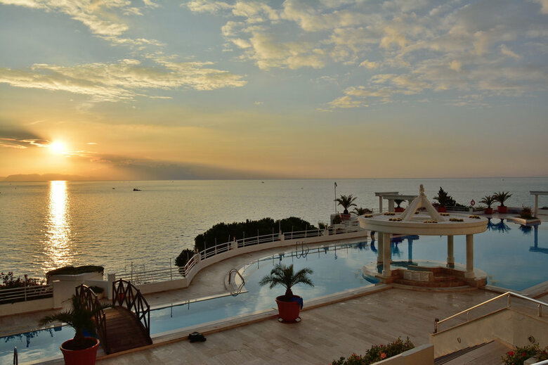 Korumar Deluxe Hotel