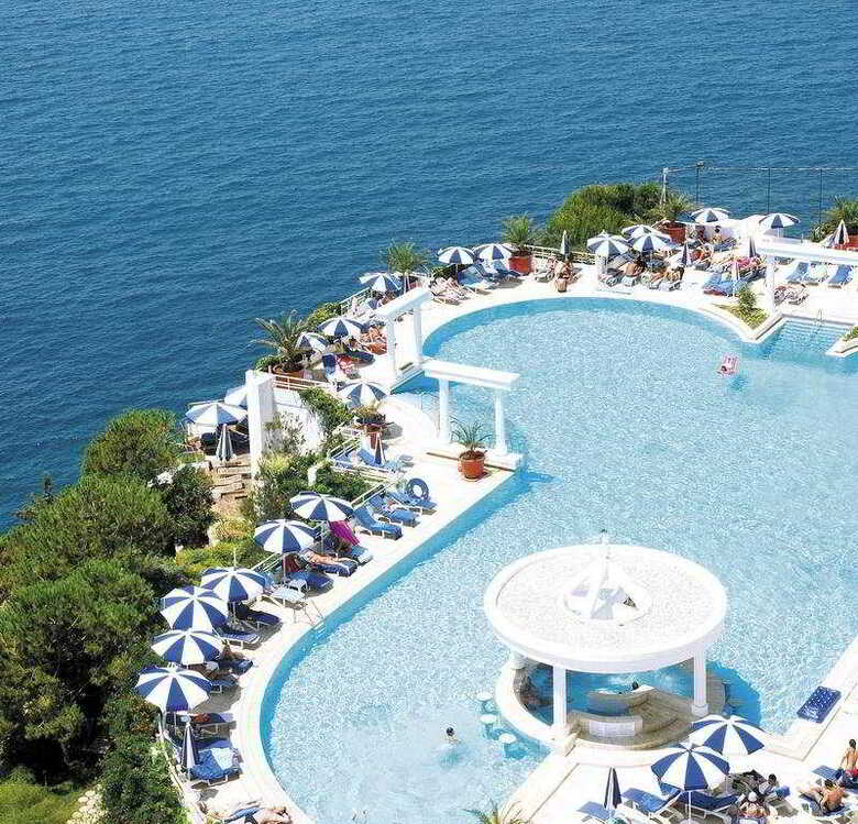 Korumar Deluxe Hotel
